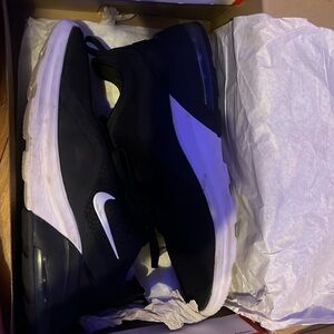 S11 Women’s tennis shoes